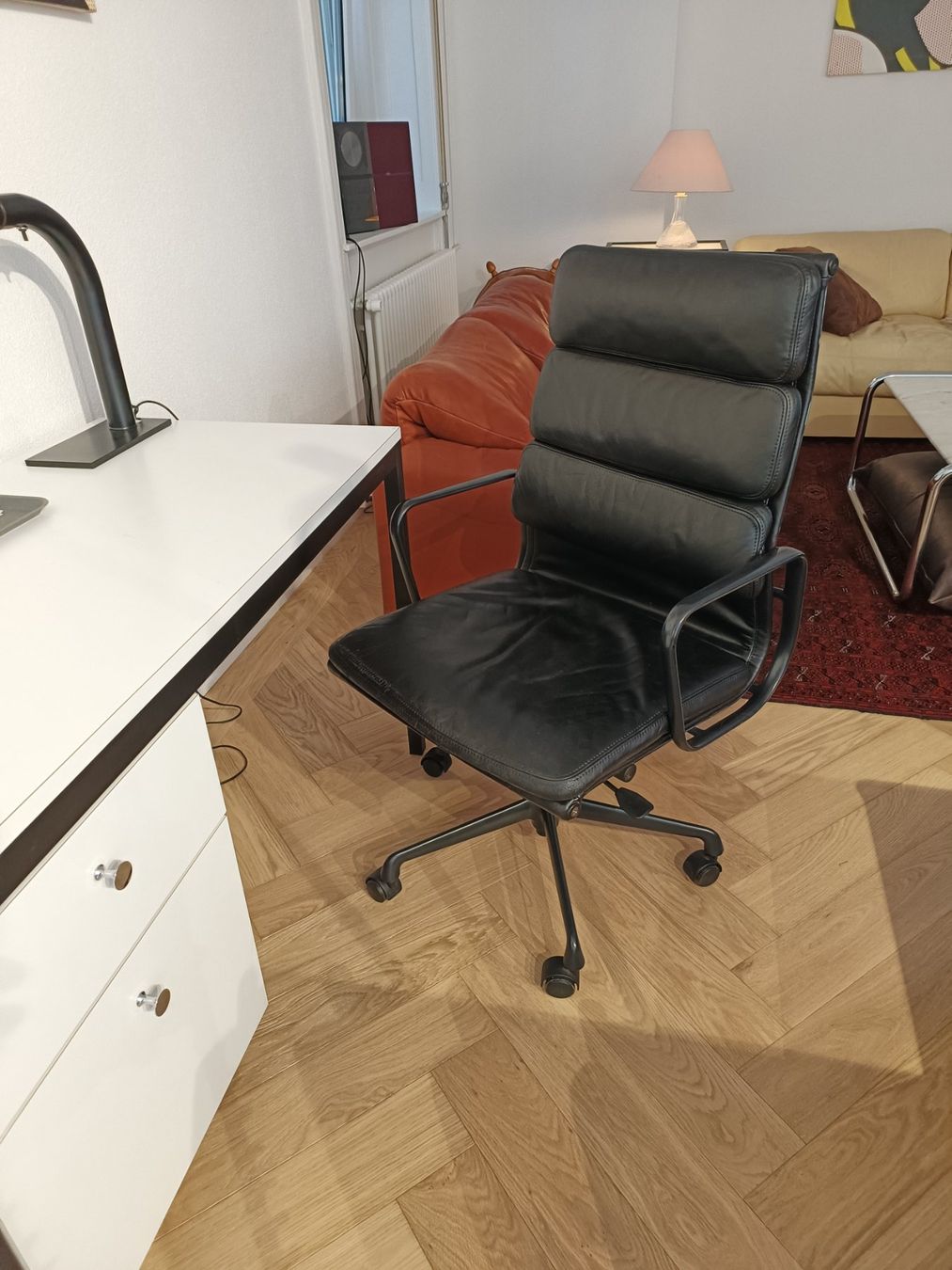 Vitra Chaises: Vitra Eames Aluchair softpad leder schwarz – D'occasion à Zürich par style-and-design.zh 6