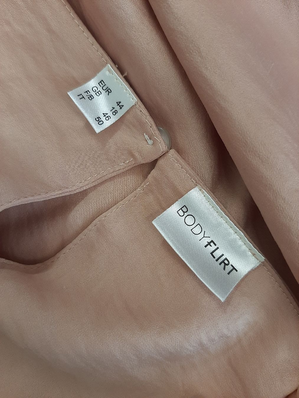 Camicette: Satin-Bluse Rosé Gr. 44 – Usato da Emmetten venduto da SecondhandSiska 2