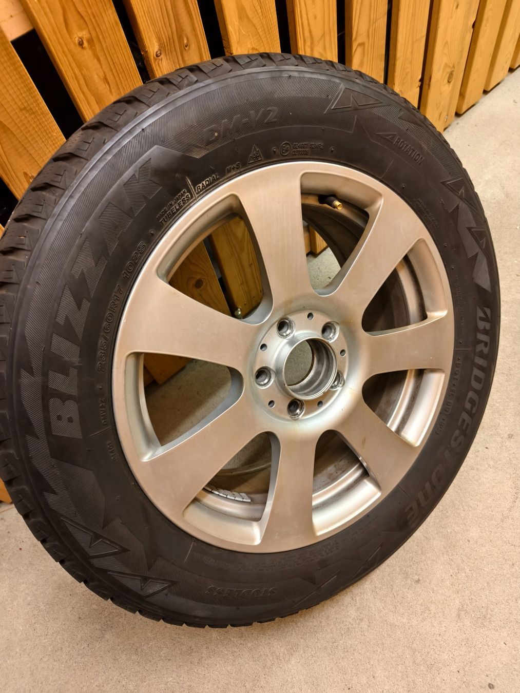 Mercedes-Benz Pneus & Roues: Original Mercedes Winterräder Bridgestone – D'occasion à Wünnewil par kushakiller