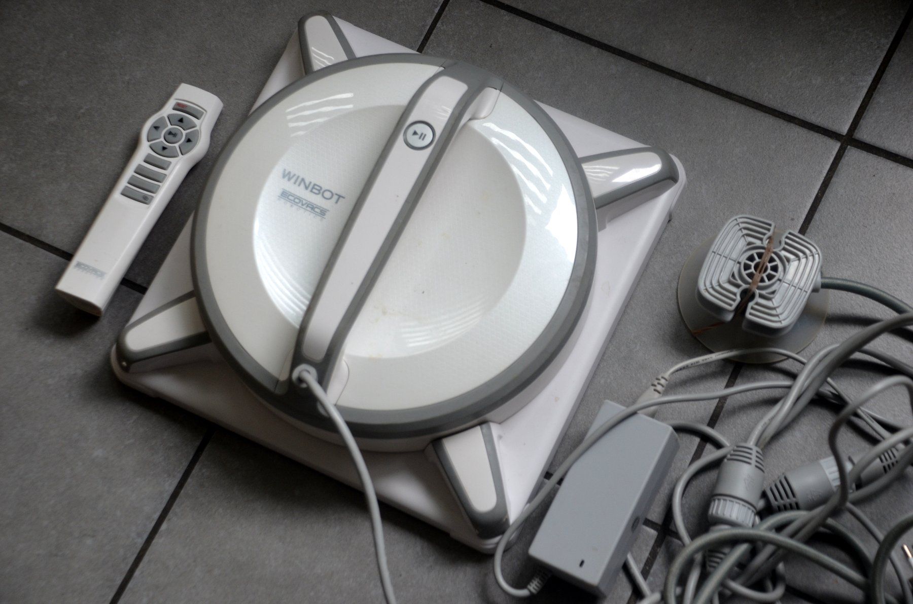 Ecovacs Sonstiges für Haushalt & Wohnen: Ecovacs WINBOT W930 Robot Fensterreinigung – Gebraucht aus Collonges von arashee 1