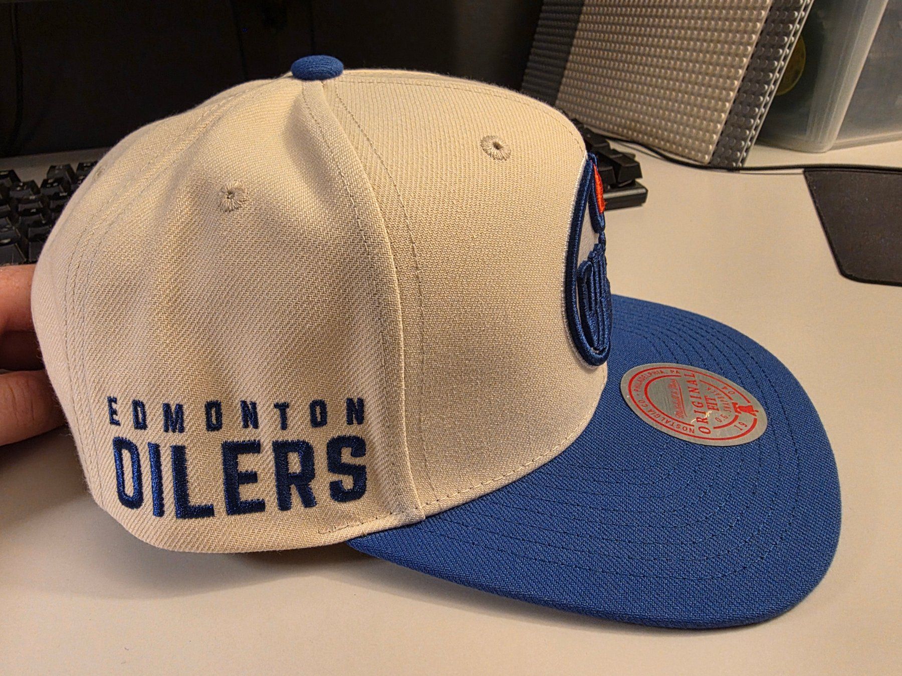 Mitchell & Ness Copricapi, berretti & cappellini: Cap Mitchell & Ness Original Fit Snapback Edmonton Oilers – Nuovo e nell'imballaggio originale da Mörigen venduto da Gadgeteer 2
