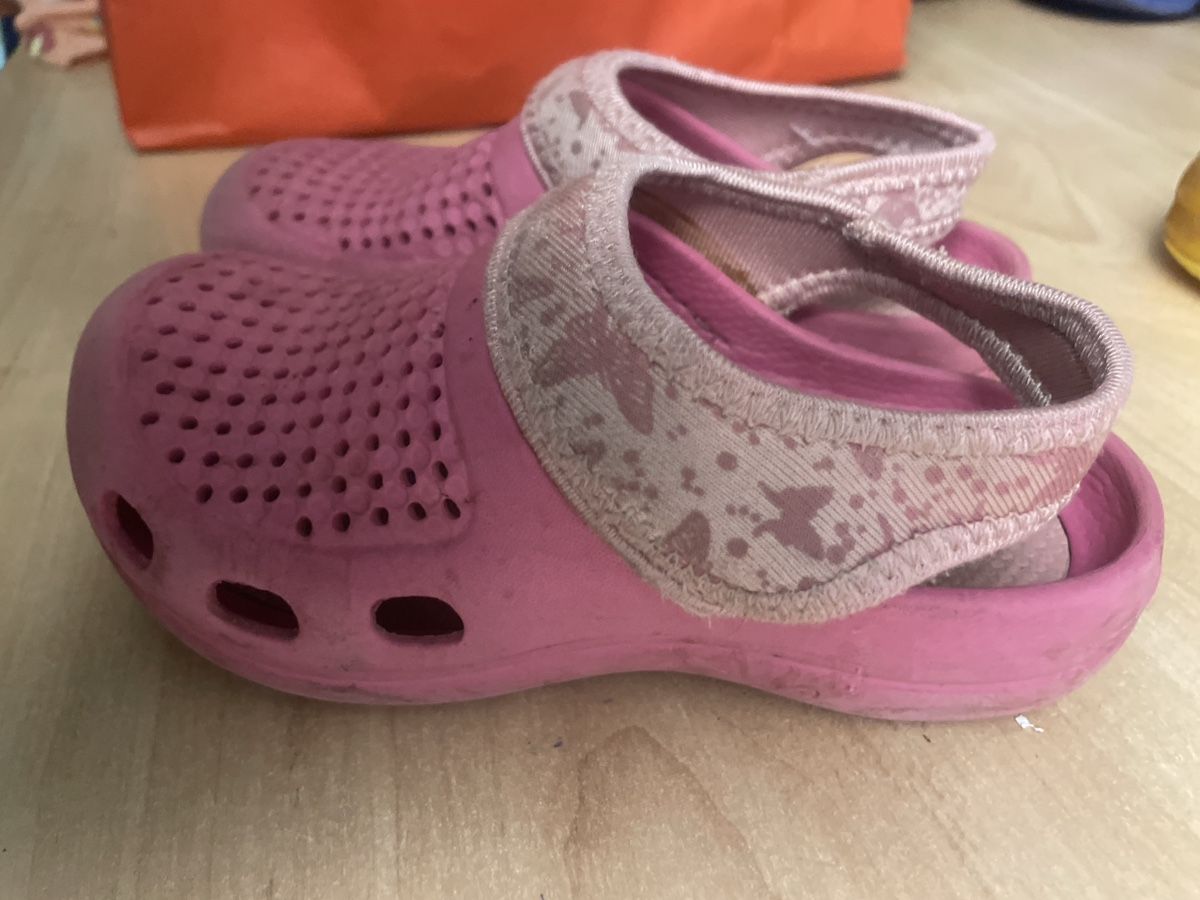 Scarpe per ragazze: Kinder Clogs pink Gr.28 gebraucht – Usato da Obergerlafingen venduto da cabo4