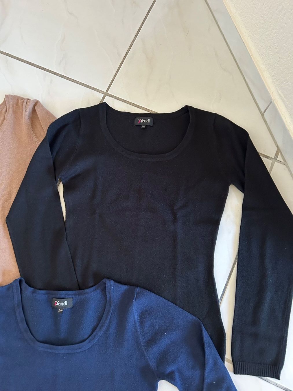 Maglioni & Felpe: Damen Pullover in 3 Farben – Usato da Gutenswil venduto da walker60 1