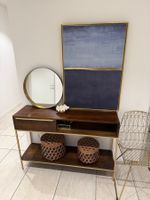 Designer Konsolentisch aus Mangoholz und goldige matte Füsse