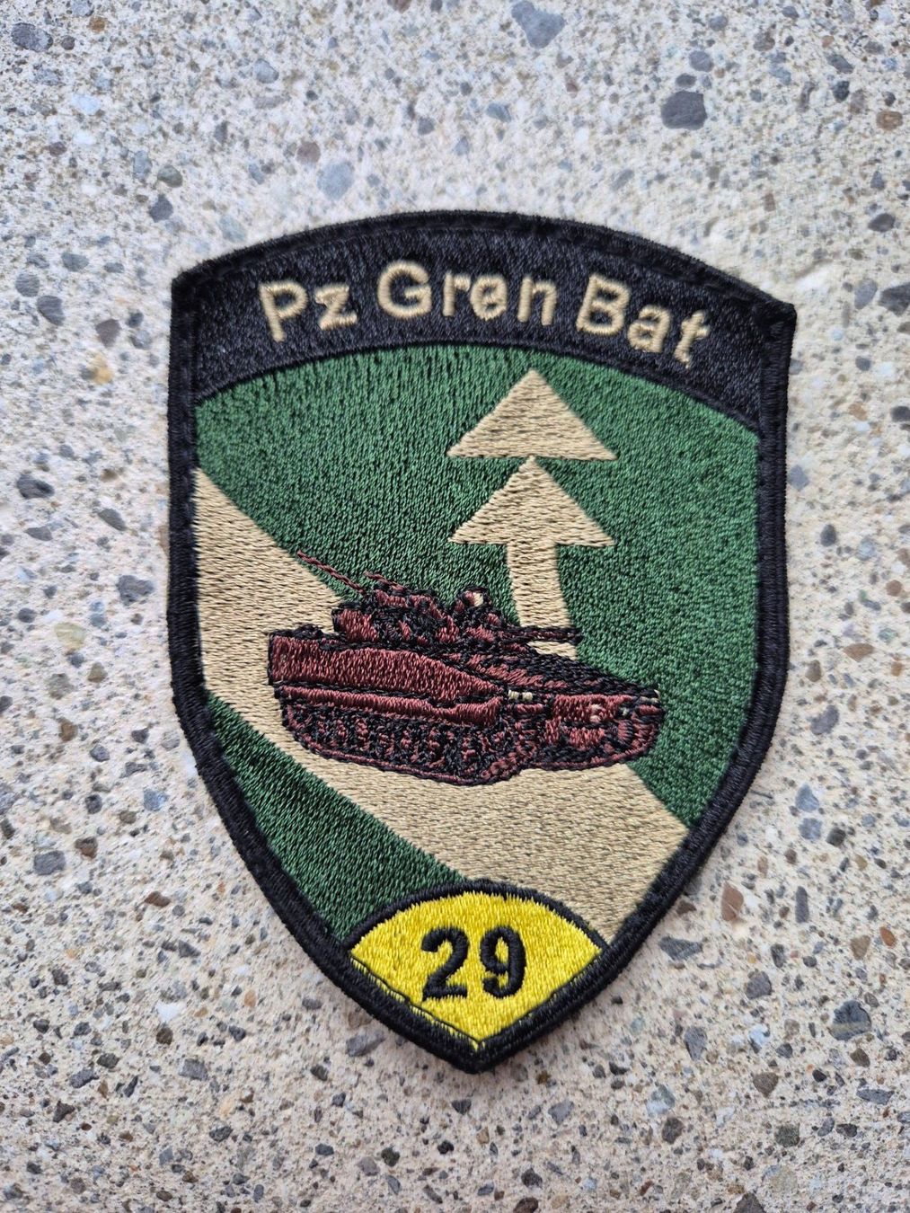 Schweizer Armee Placchette & Badge: *** Badge Panzer Gren Bat 29 mit klett *** – Nuovo e nell'imballaggio originale da Riedholz venduto da fr_sIruP