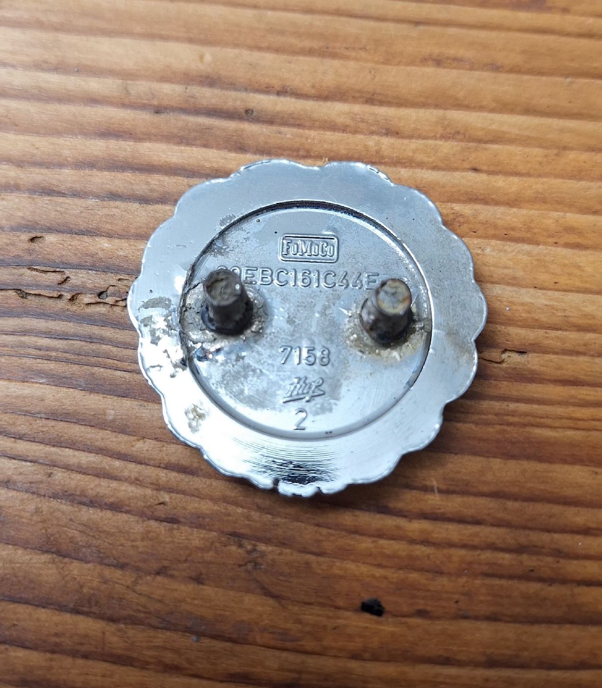 Ford Tutti pezzi di ricambio auto: Ford Capri Mk1 XLR Emblem – Usato da Triesen venduto da BLACKSHEEP75 2