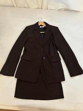 Damen Kostüm Blazer und Rock braun