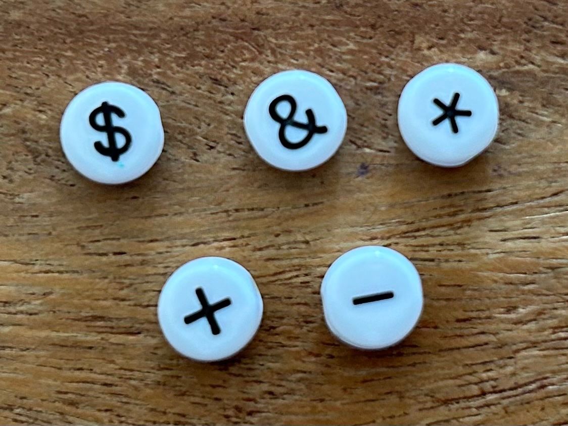Perle (finte): Bastelperlen Sonderzeichen   + - & $ *    100 Stück – Nuovo e nell'imballaggio originale da Geneve venduto da vane267 1