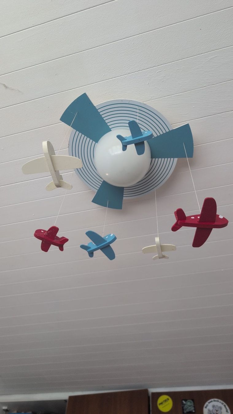 Philips Kronleuchter & Deckenlampen: Philips Avigo Deckenleuchte - Flugzeuge / Planes – Gebraucht aus Altstätten SG von postmodern7