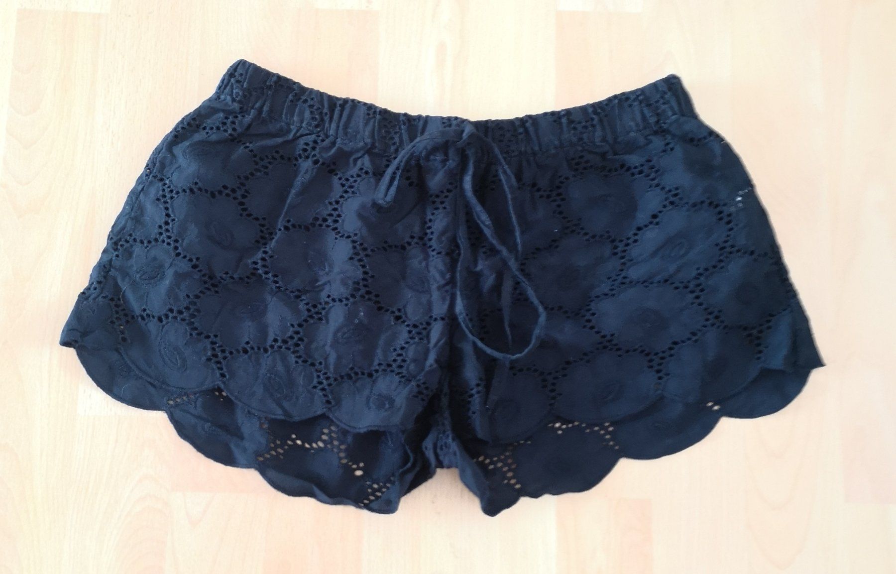 Pantaloni: 3-er Set Hotpants XS - Spendenaktion – Usato da Unterkulm venduto da Beljasch 7