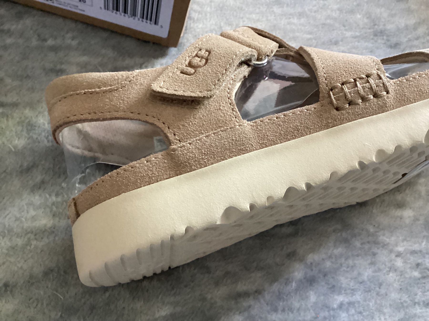 Ugg Scarpe per ragazze: UGG Mädchen Sandalen Sandaletten – Nuovo (secondo la descrizione) da Flüelen venduto da ne08 1