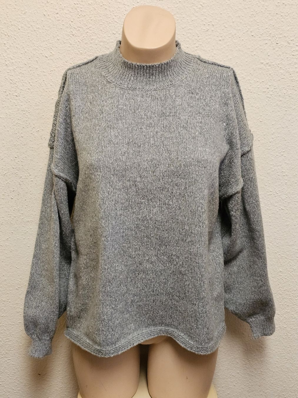 Maglioni & Felpe: Damen Pullover Grau Gr. M Weich & Bequem – Usato da Urdorf venduto da ole_mrp9 7