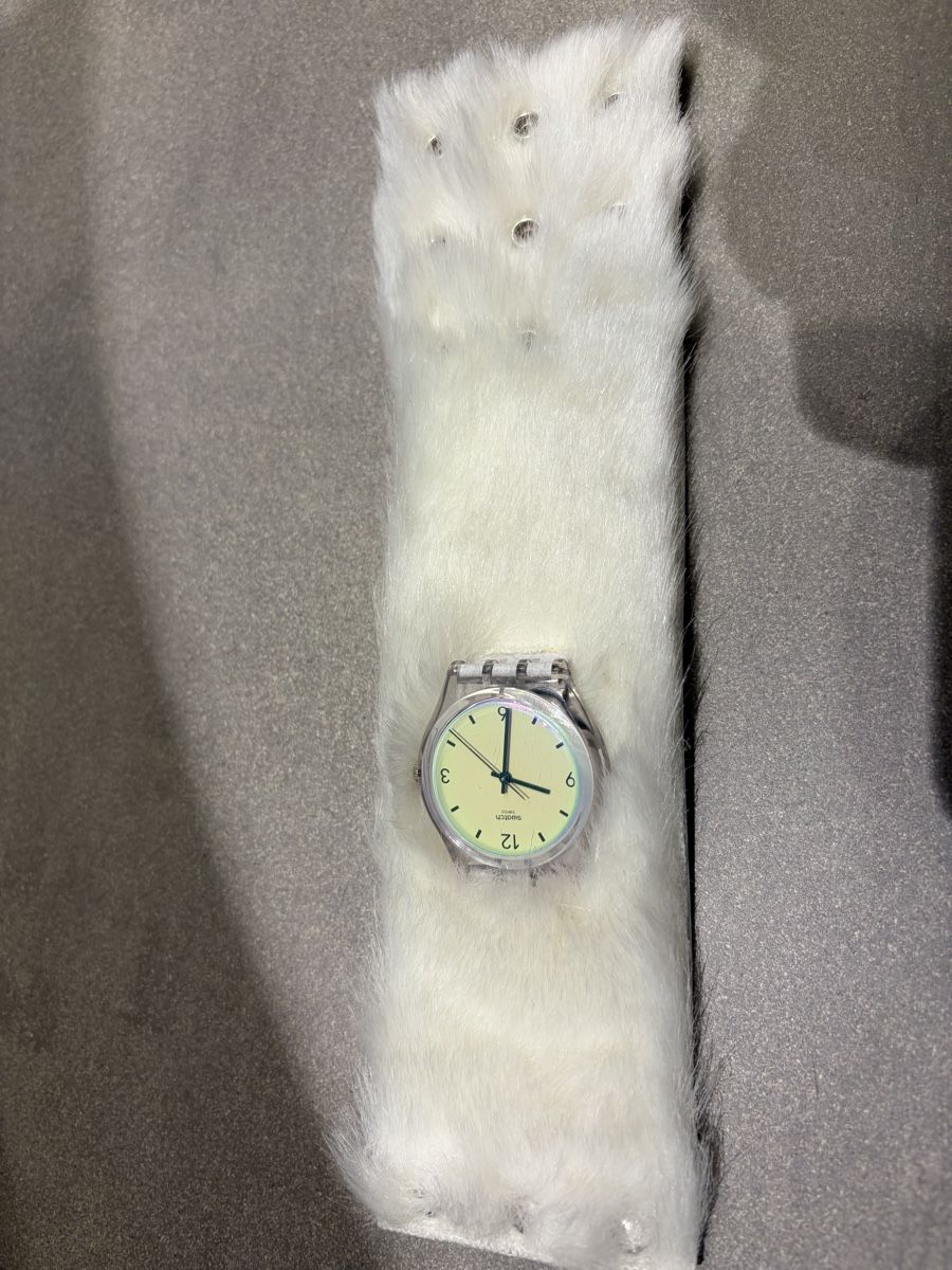 Swatch Orologi: Swatch Uhr Gent mit Kunstfell-Band – Nuovo (secondo la descrizione) da Möhlin venduto da seerose6 6