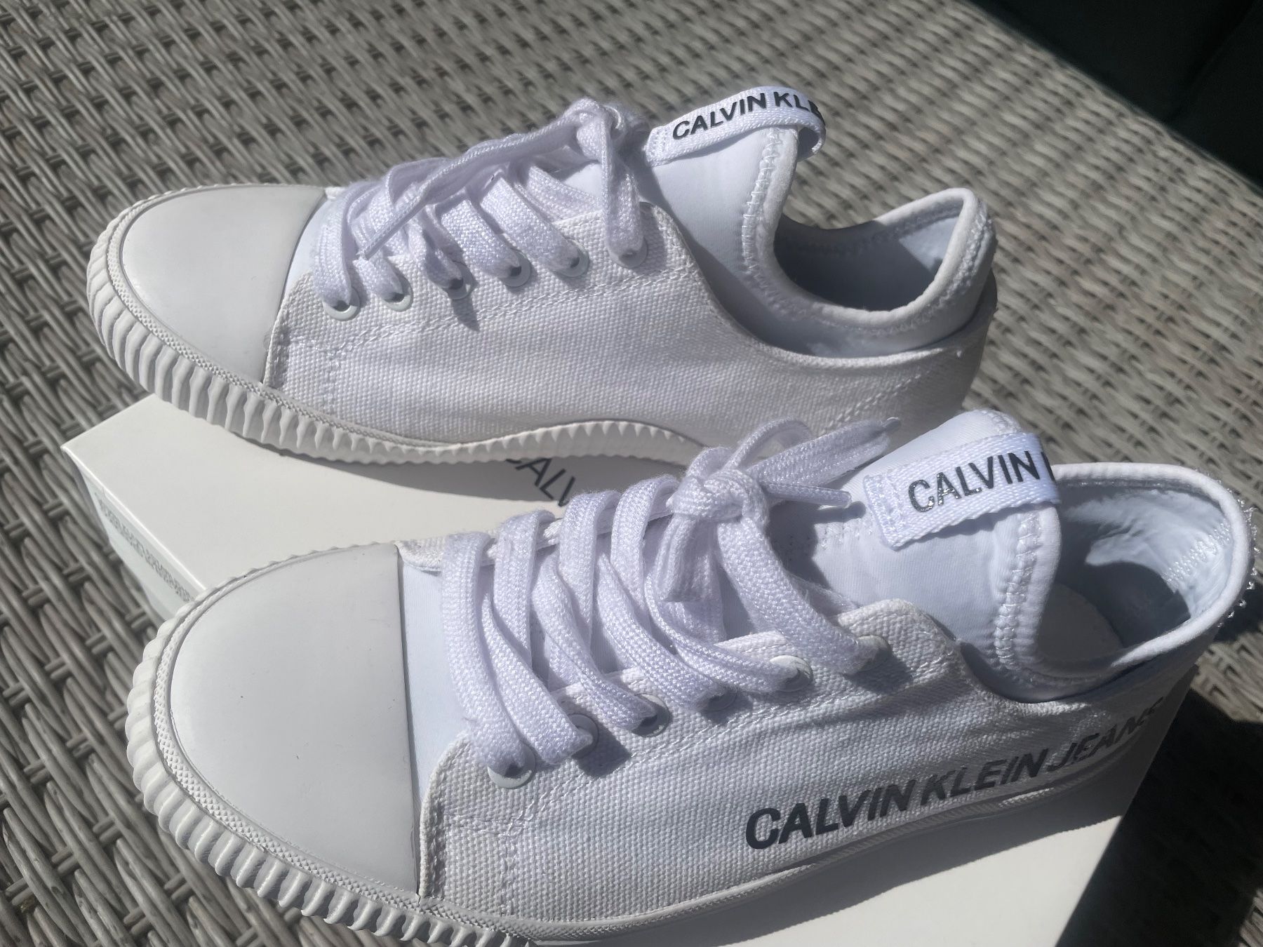 Calvin Klein Scarpe da donna: Sneakers Calvin Klein Jeans Gr.38 – Usato da Wallisellen venduto da Rally68 1