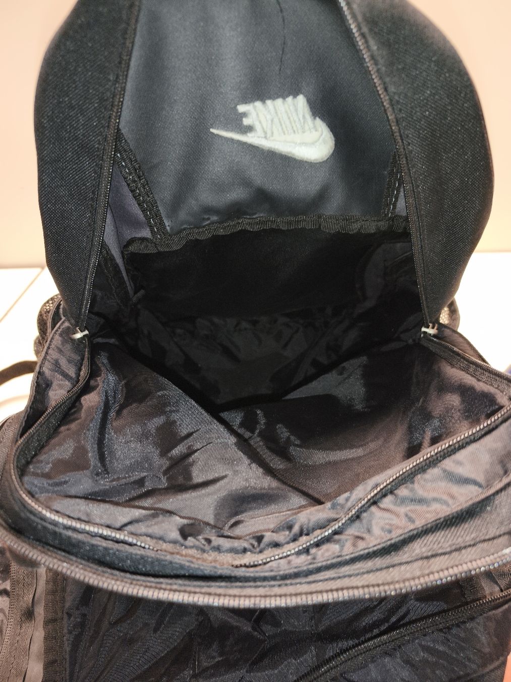 Nike Zaini: Nike Rucksack schwarz-grau, (em77) – Usato da Künten venduto da Schnaepplihuus 2