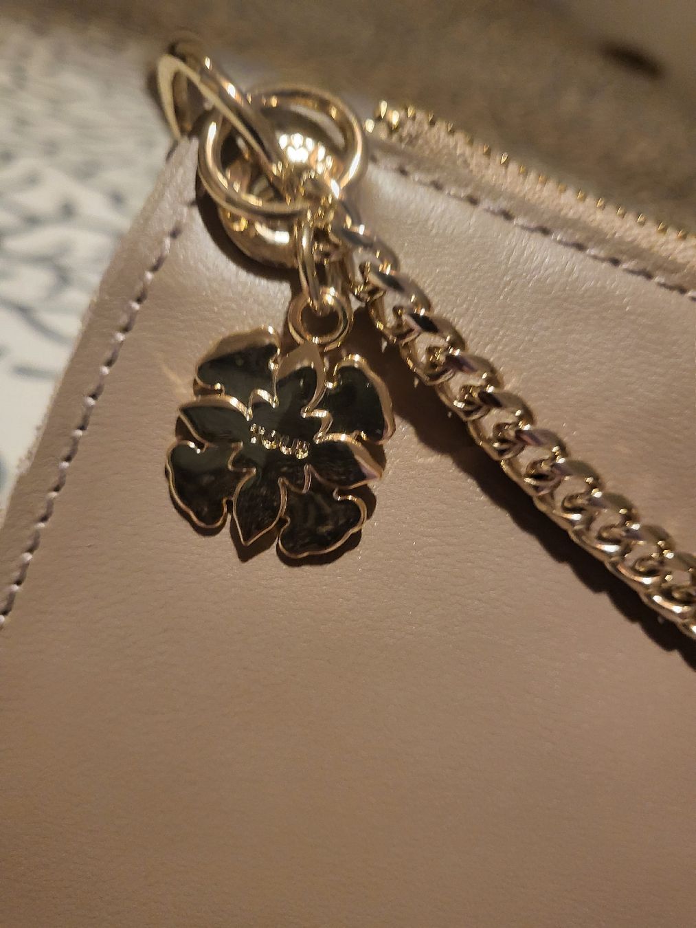 Altro in  Abbigliamento & Accessori: pochette TOUS – Nuovo (secondo la descrizione) da St-Pierre-Clages venduto da _RV 1
