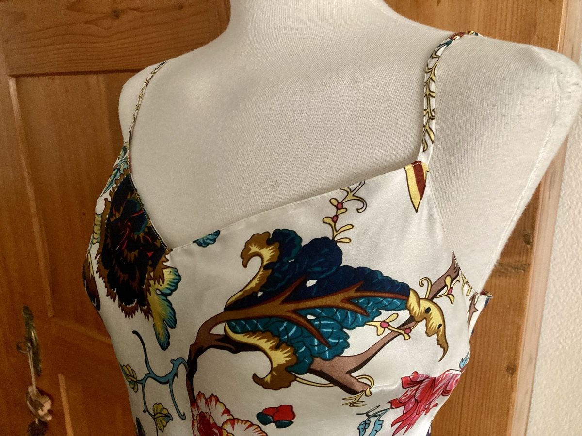 Top: Neu: Marjolaine Seidentop, Gr. 40, Blumenmuster – Nuovo e nell'imballaggio originale da Stetten AG venduto da Hanya 1