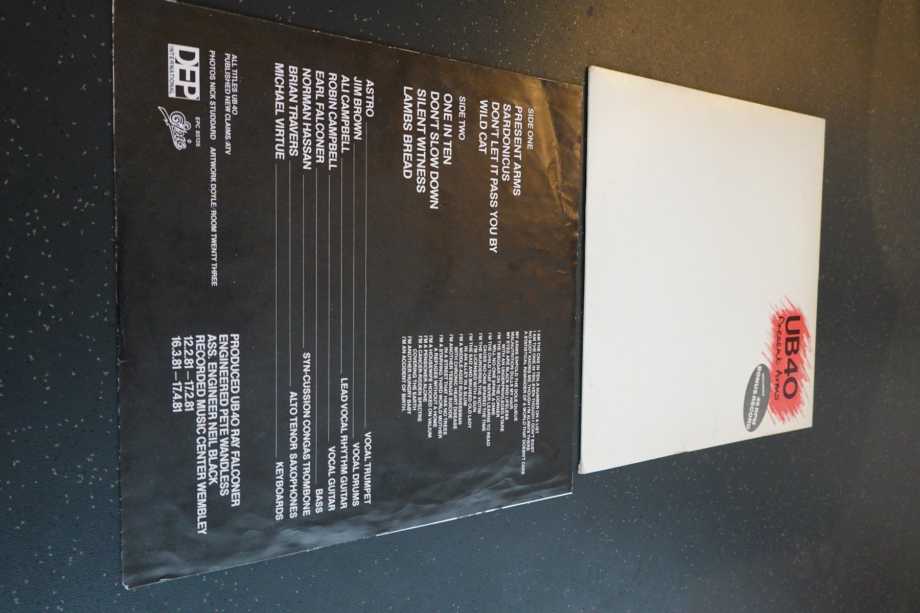 Dischi in vinile: Schallplatte von UB40 Present Arms - Vinyl – Usato da Jona venduto da JOberg_25 4