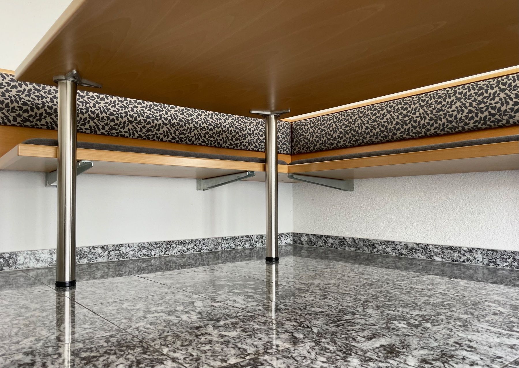 Set di tavolo e panche: Tisch mit 4 Stühlen & Eckbank (als Set oder einzeln) – Usato da Zürich venduto da gabibenz 5