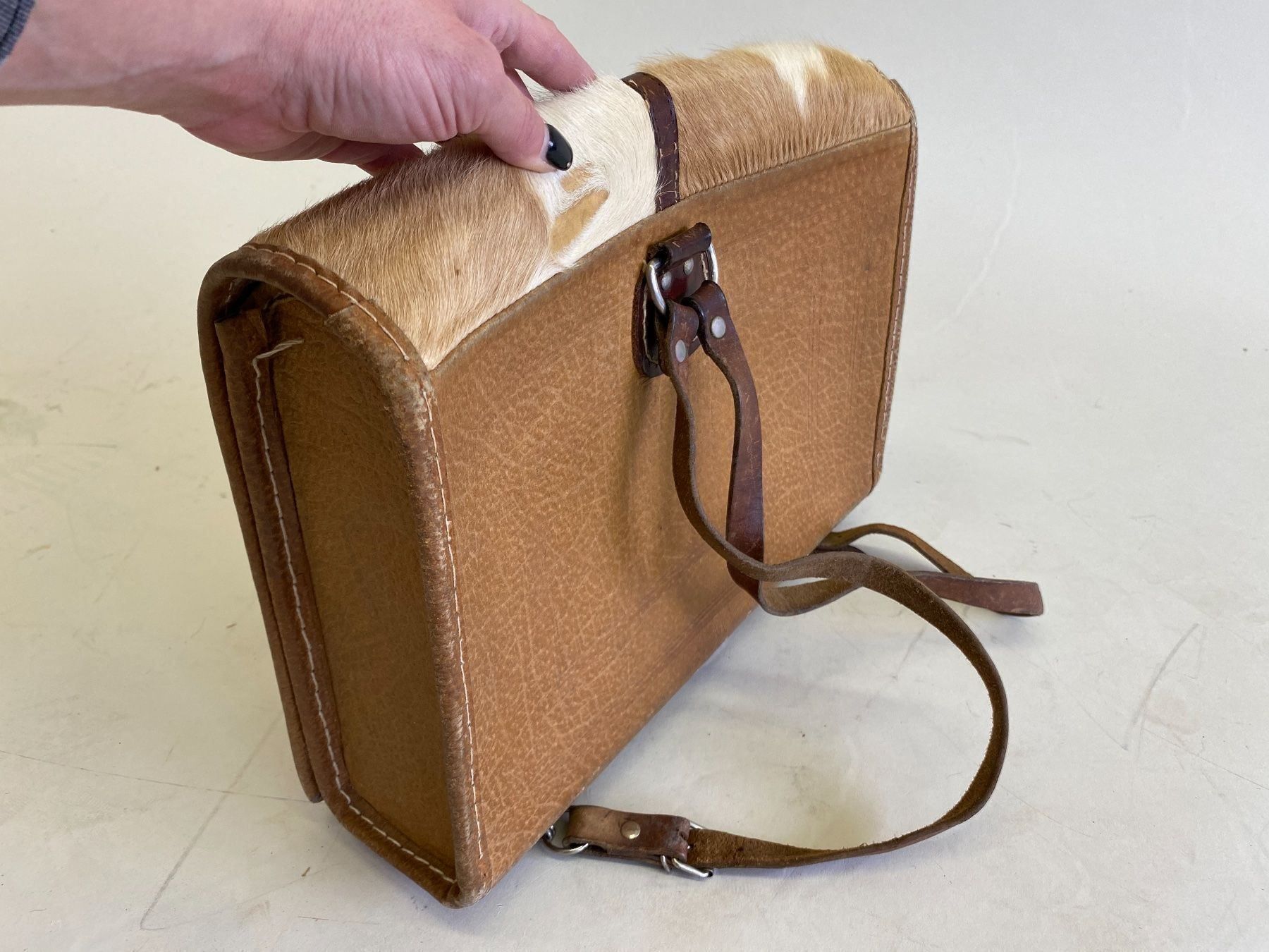 Kindertaschen: Antike Schultheke mit Fell – Gebraucht aus Riniken von Tape5 1