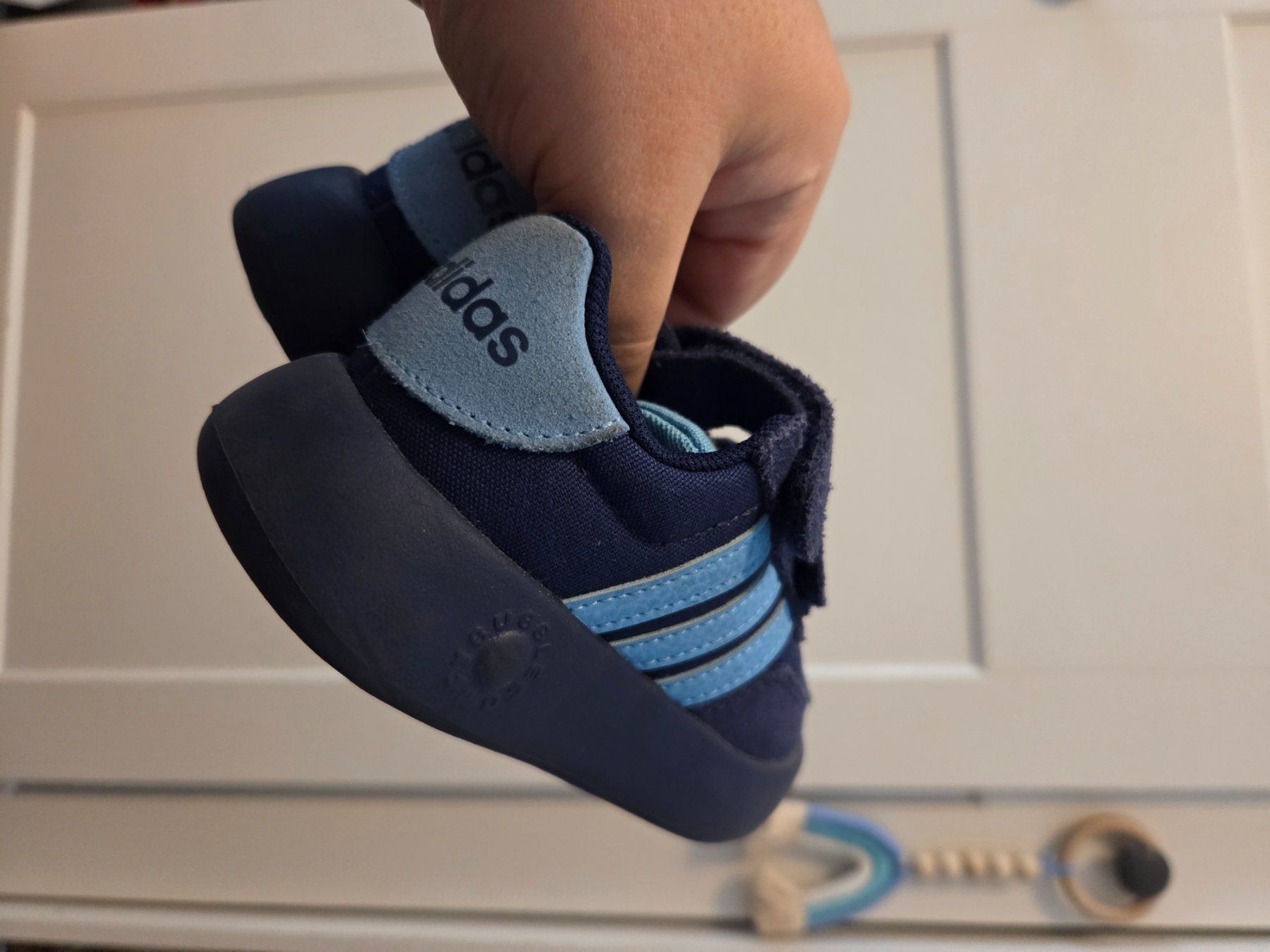 Adidas Schuhe für Jungen: Adidas sneakers gr.25 – Gebraucht aus Naters von sil_cfh5 3