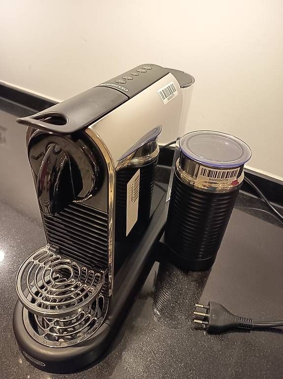 Elettrodomestici da cucina: Nesspresso mit interiertem Choccocino Milchschäumer – Usato da Flurlingen venduto da Pati_Alfa_GT