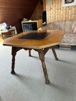 Orginaler antiker Montafonertisch mit Intarsien und Schiefer