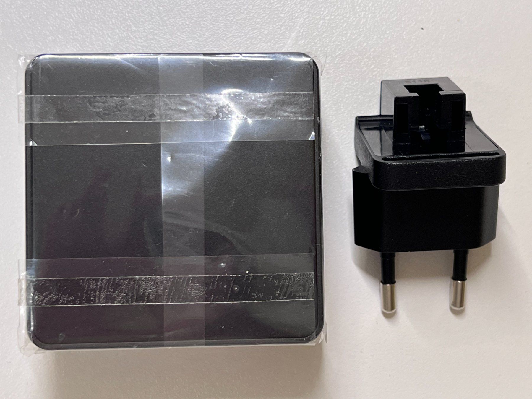 Caricabatterie: USB-C Charger Inkl. USA+GB-Adapter – Usato da Unterengstringen venduto da hausraus 3