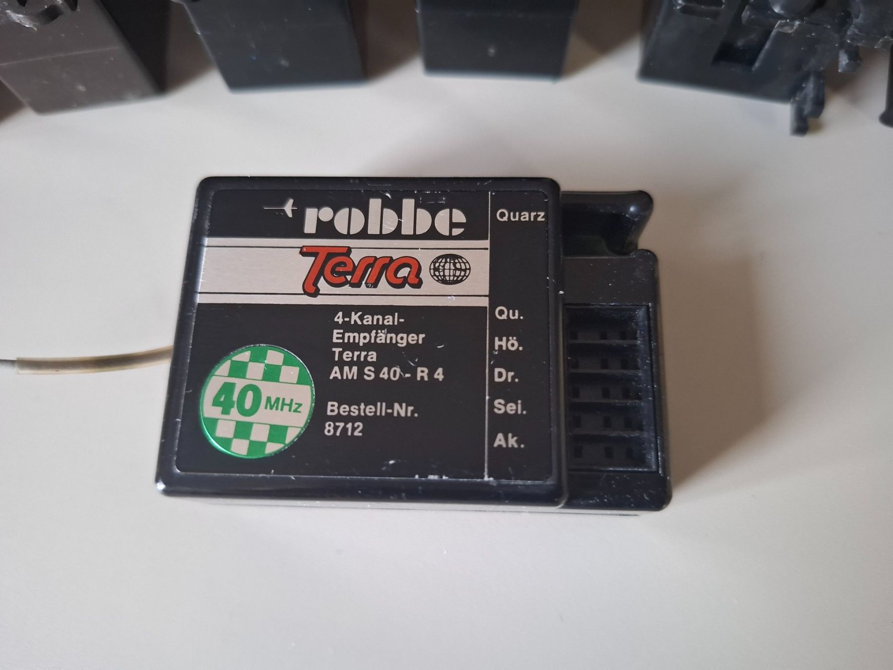 Robbe RC Modellbau: 6x robbe Servo Stellmotor mit Empfänger 40 MHz – Gebraucht aus Chabrey von fluvius 3