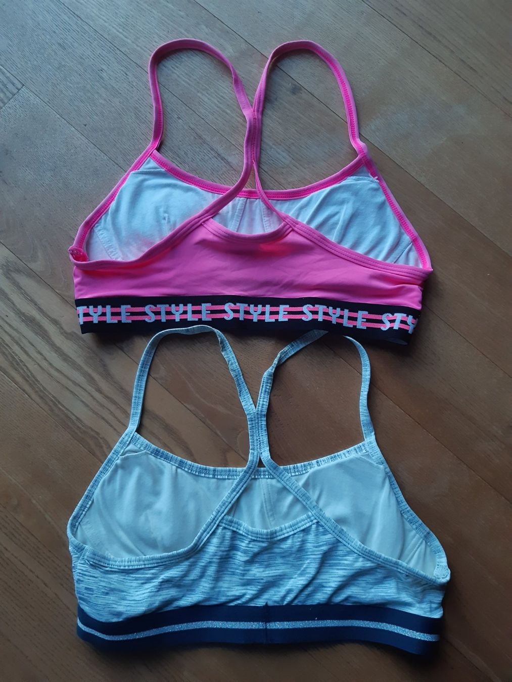 Blusen, T-Shirts & Tops: 2 Tops für Mädchen – Gebraucht aus Schötz von  1