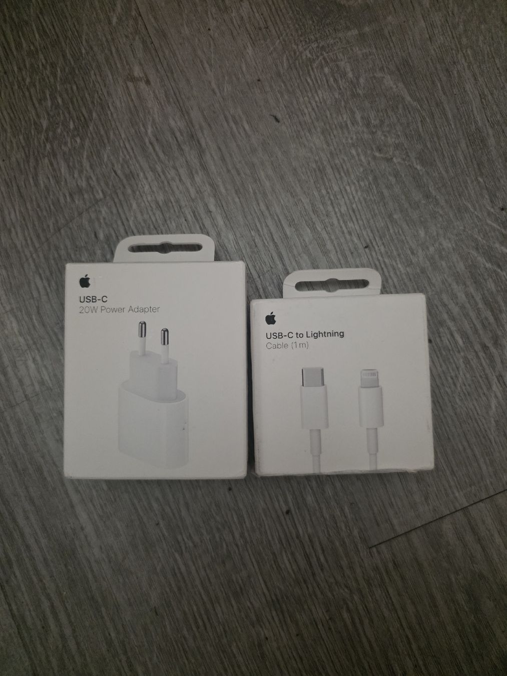 Apple Ladegeräte: Adaptateur secteur et câble USB-C vers Lightning Apple – Neu und originalverpackt aus Genève von mei_d6lr