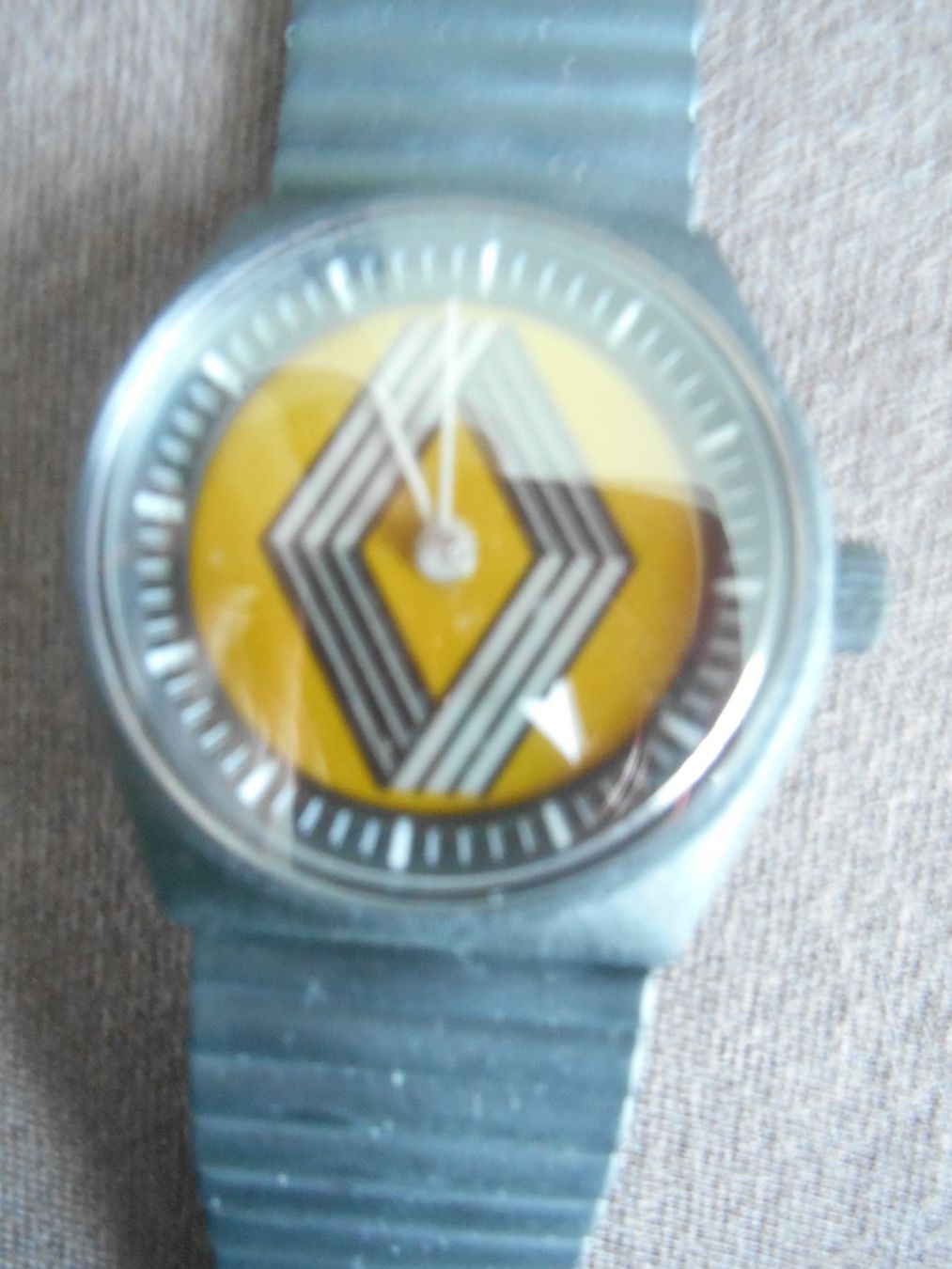Orologi: Armbanduhr mit dem "Renault"-Logo, neu – Nuovo (secondo la descrizione) da Möhlin venduto da bekapame 1