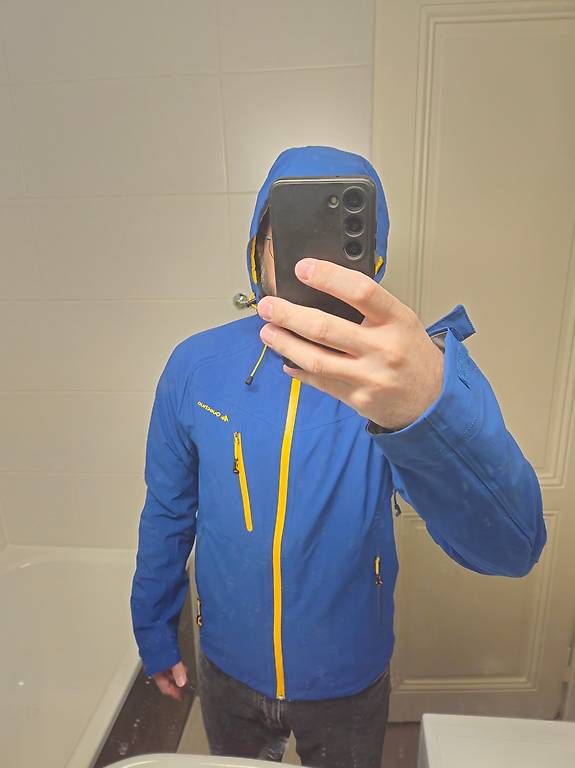 Vestes: Veste imperméable Quechua – D'occasion à Genève par fre_5qz6 2