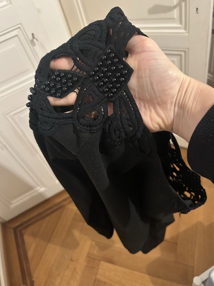 Top: Elegant Black Beaded Top - Size Small - Perfect for Fall – Usato da Lausanne venduto da dre_th8k 2
