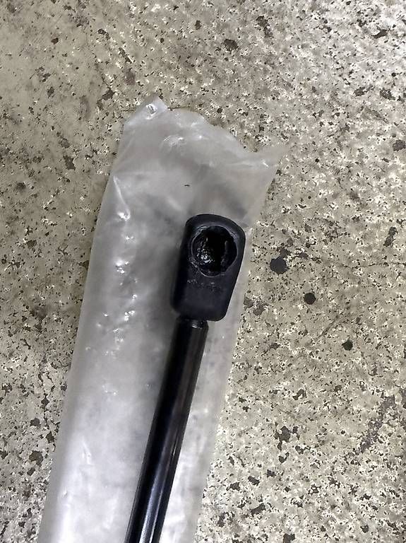 Tutti pezzi di ricambio auto: Vw t4 Stabilus Heckdeckel Dämpfer  – Usato da Wiedlisbach venduto da Sgtg 2