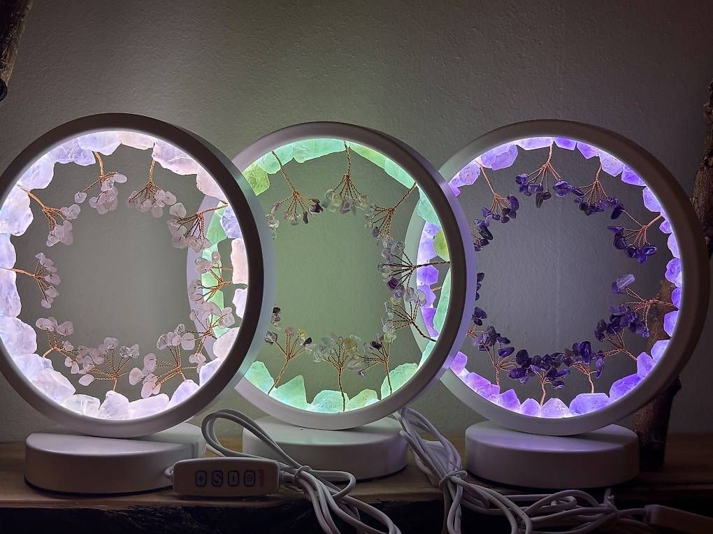 Lampen: LED Lampe Amethyst / Fluorid oder Rosenquarz – Neu und originalverpackt aus Nussbaumen AG von ColouredDay