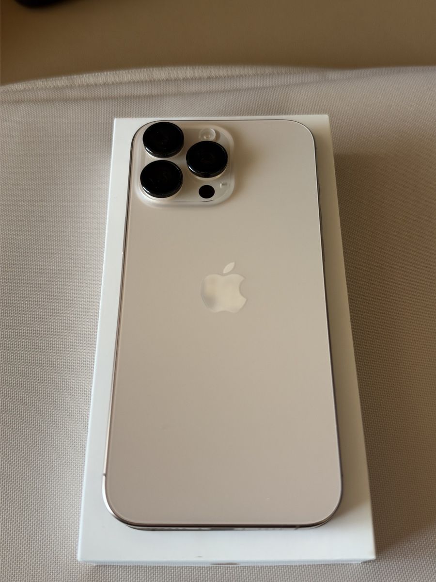 Apple Telefoni cellulari / Smartphones: iPhone 16 Pro Max 512 GB - Desert Titanium – Usato da St. Gallen venduto da AsanwaChee 4
