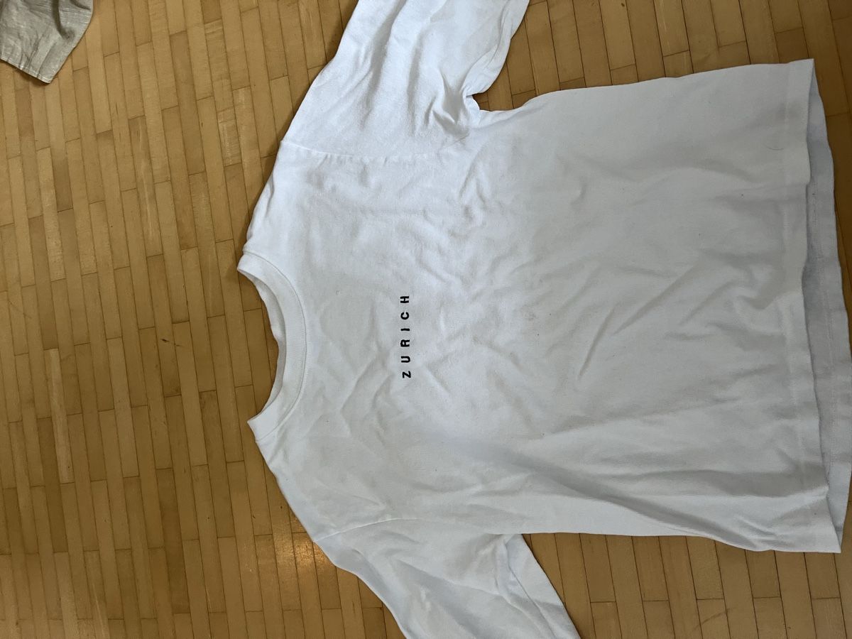 Brandy Melville Maglioni & Felpe: Weisser Zürich Sweatshirt  – Nuovo (secondo la descrizione) da Zürich venduto da dra_klc6