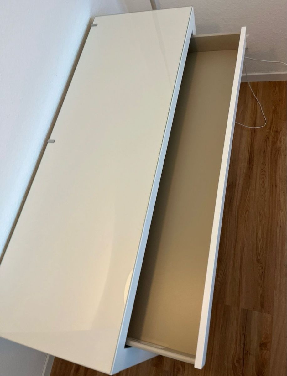 Ikea Tavoli da trucco: Schminktisch IKEA – Usato da Allschwil venduto da diz_6t97 1
