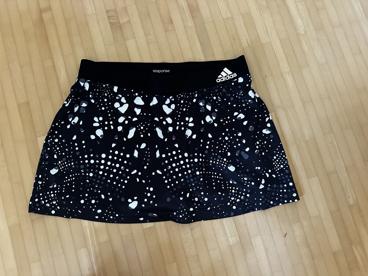 Adidas Röcke: Adidas Tennisrock – Gebraucht aus Mettmenstetten von nad_9nq2