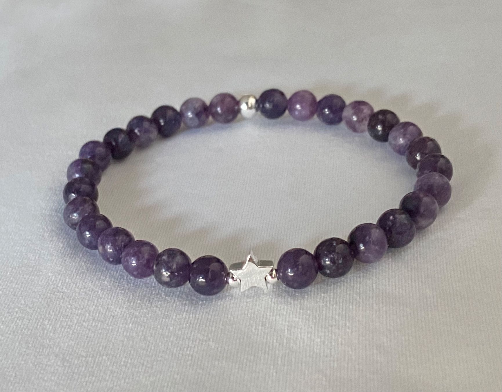 Bracciali & Braccialetti: Edelstein Armband Lepidolith mit Silber Stern auf Mass – Nuovo e nell'imballaggio originale da Zuzwil SG venduto da Lemliskat