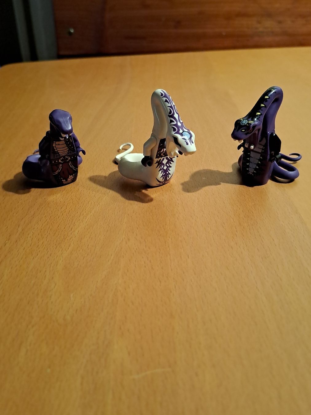 Lego Spielzeuge: 3 Lego Ninjago Schlangenfiguren – Gebraucht aus Kestenholz von