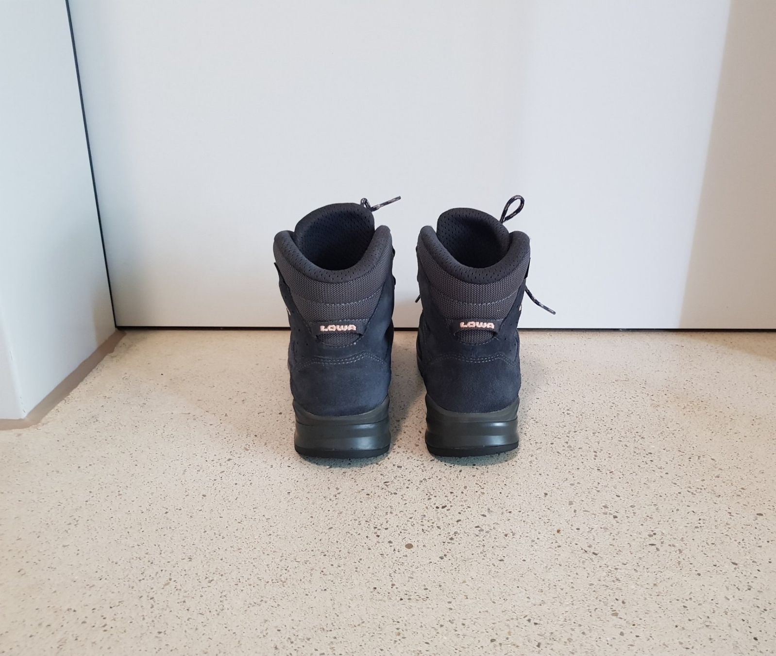 Lowa Scarpe da donna: Lowa Explorer GTX Wanderschuh Grösse 39 – Usato da Basel venduto da fafa68 2