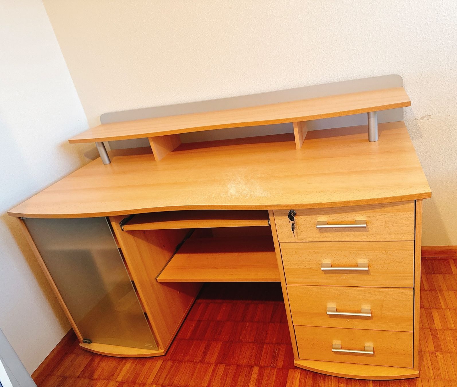 Schreibtische: Schreibtisch Buche mit Milchglas – Gebraucht aus Muttenz von denise06 1