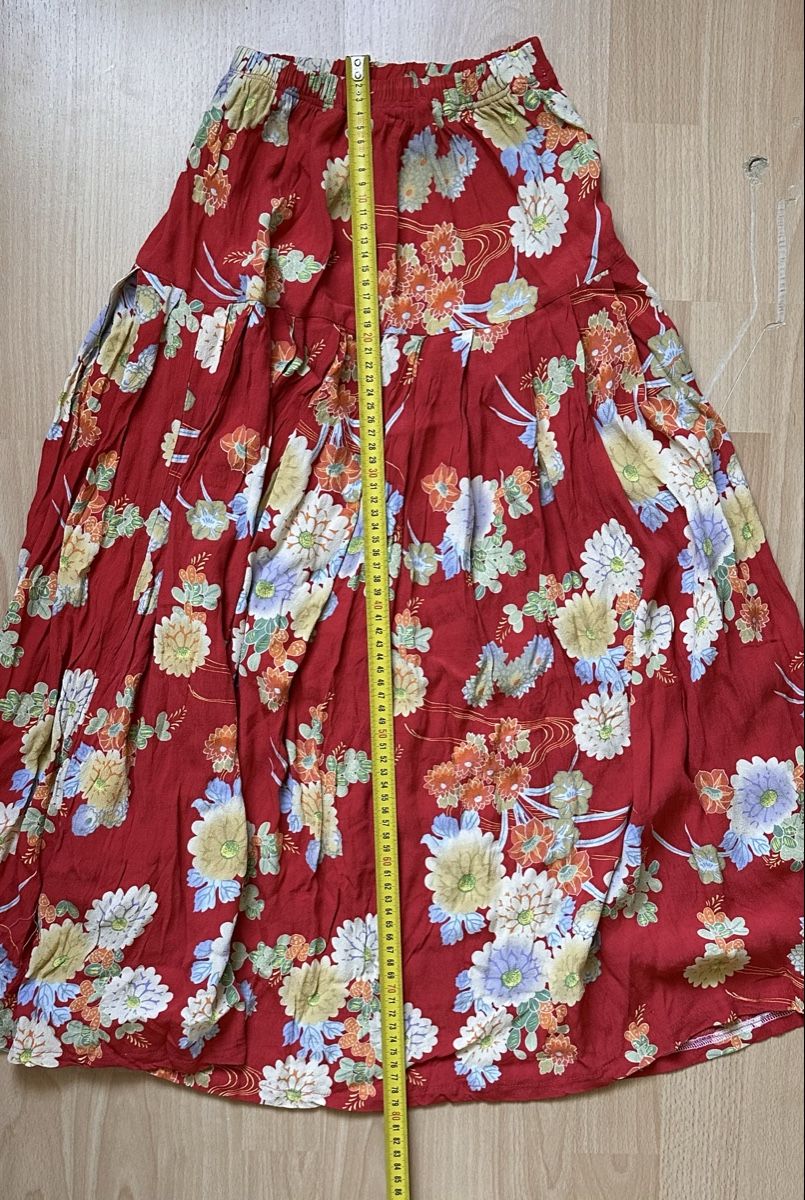 Vestiti & Gonne: Roter Sommerrock mit Blumenmuster – Nuovo (secondo la descrizione) da Romanshorn venduto da Butterdog 2
