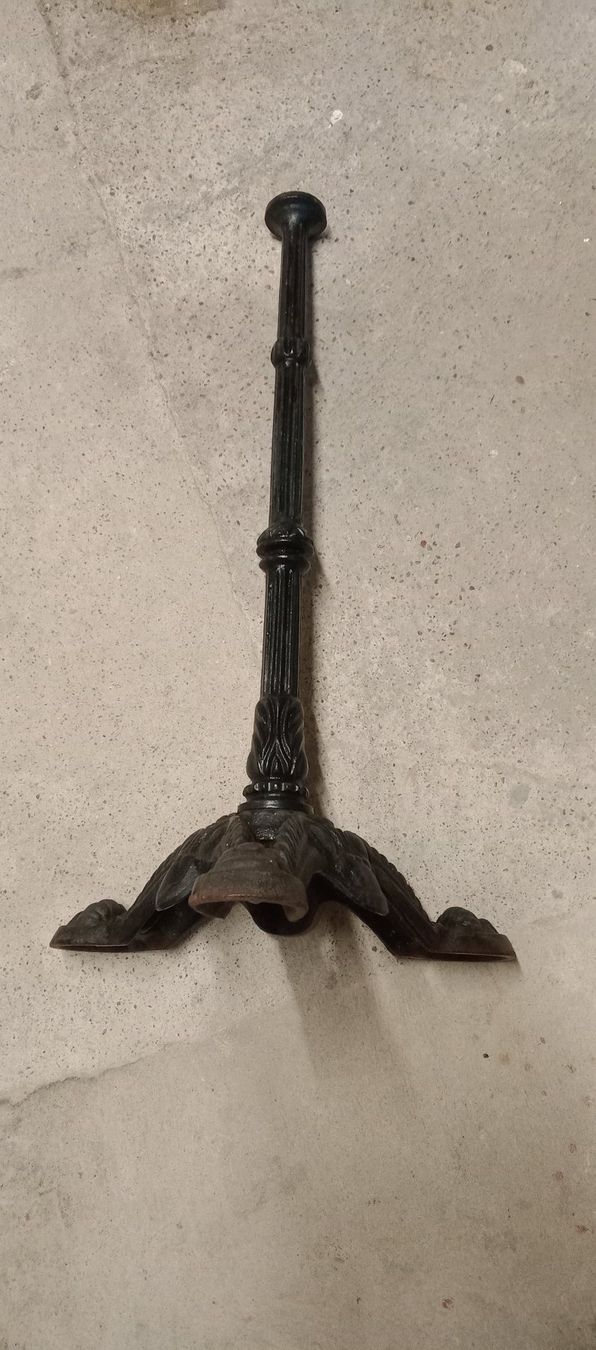Sonstiges Mobiliar: Bistrotischfuss aus Gusseisen, Vintage Stil – Gebraucht aus Bürglen TG von Heck66 2
