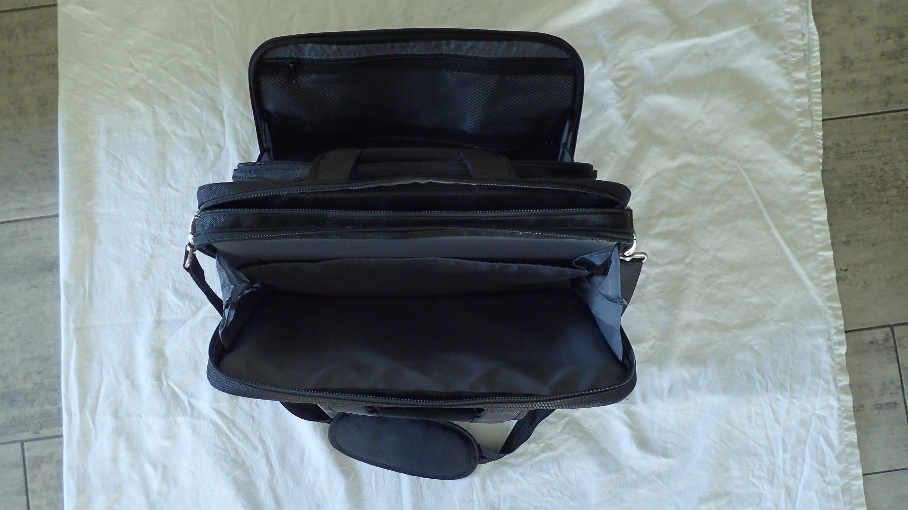 Dell Borse: Geräumige Laptoptasche mit viel Stauraum – Usato da Lachen SZ venduto da BeldeuX 2