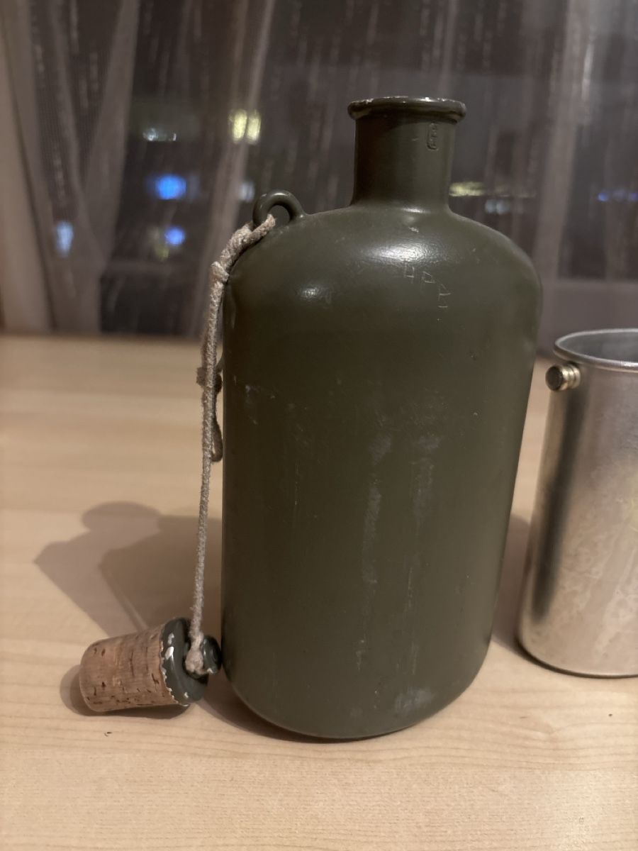 Schweizer Armee Attrezzatura & Pezzi di ricambio: Originale Schweizer Armee Feldflasche mit Becher, Top! – Usato da Altendorf venduto da mausi771 1