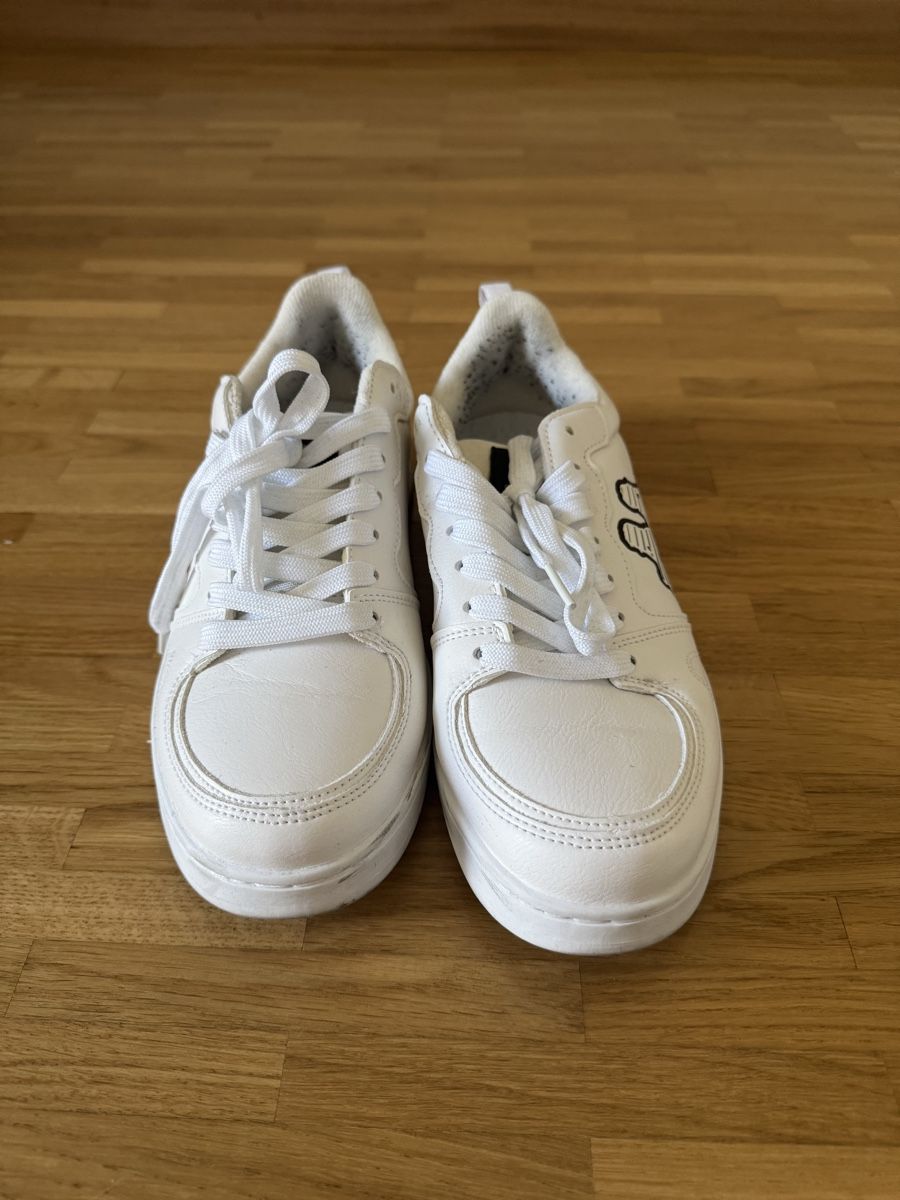 Kappa Scarpe da donna: Kappa baskets blanches pointure 38, presque pas portées. – Nuovo (secondo la descrizione) da Mont-sur-Lausanne venduto da Cora_R 1