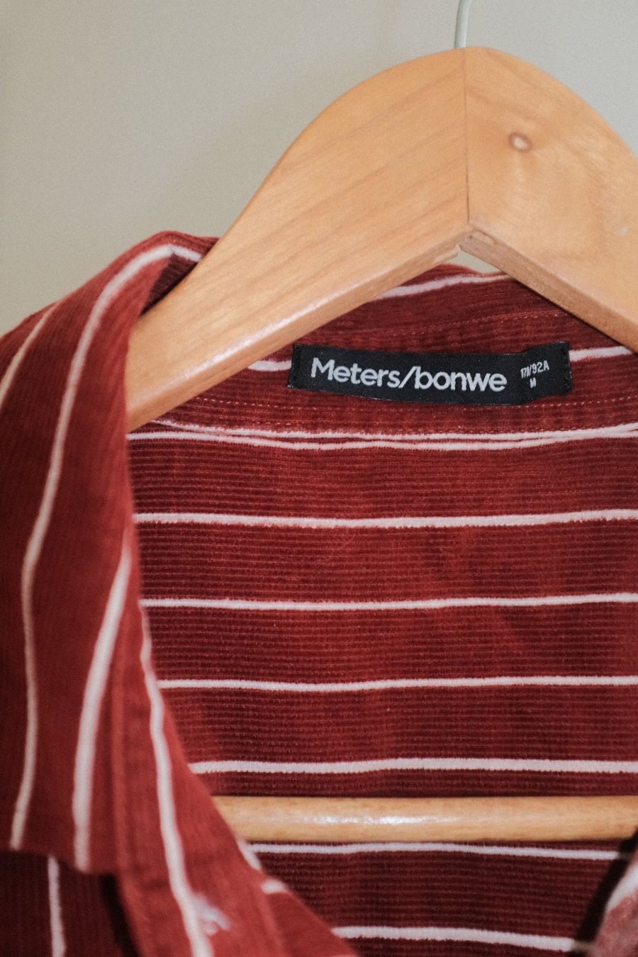 Hemden: Hemd in Corduroy Rot – Gebraucht aus Zürich von Leistong 1